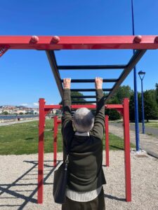 Haciendo ejercicio en el parque